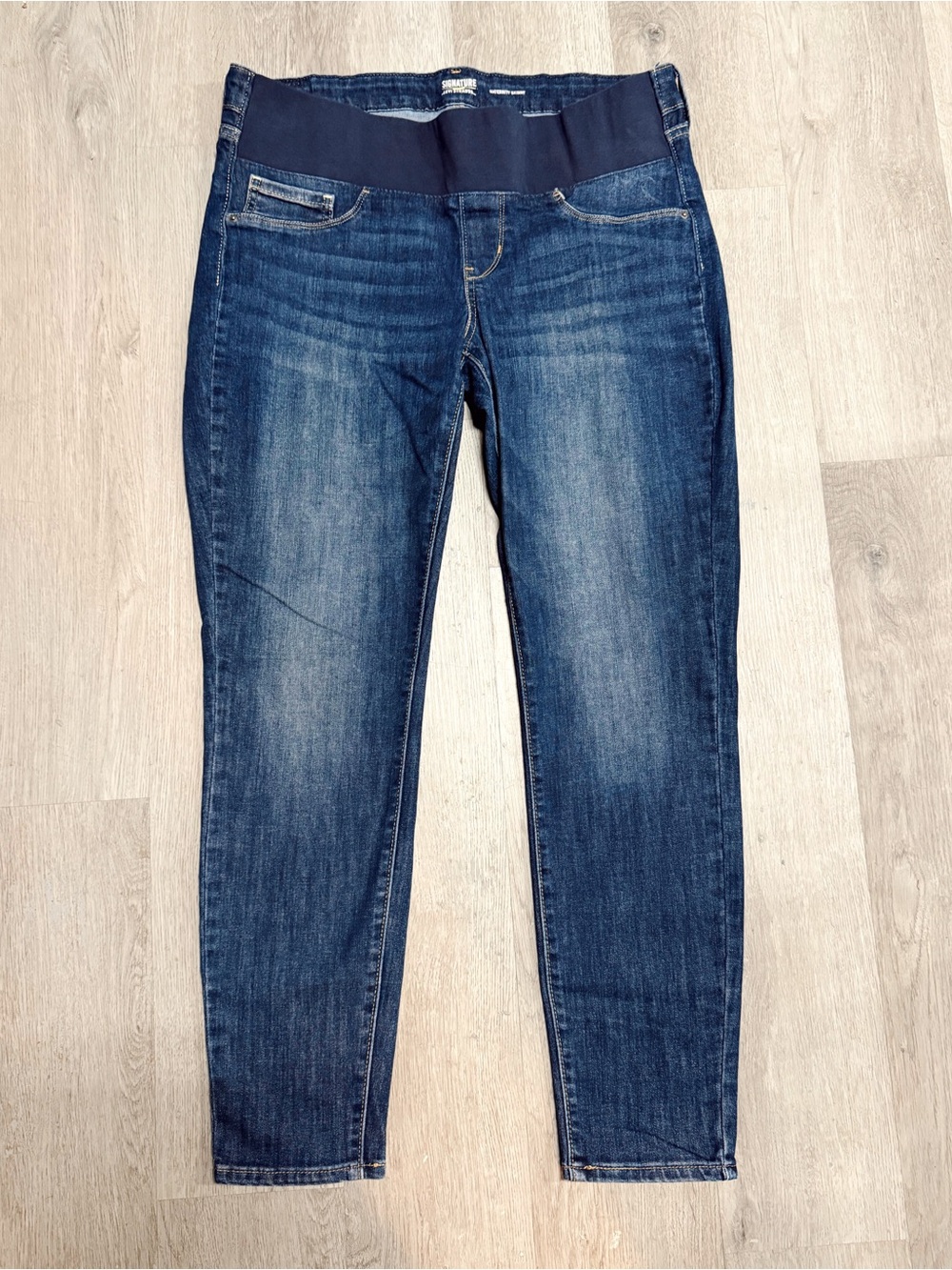 •SIGNATURE LEVI STRAUSS• MATERNITY SKINNY JEANS